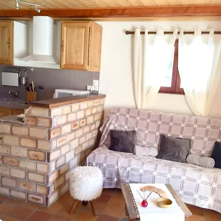 Chalet D'une Avec Jardin Amenage A A 1 Km Des Pistes Horská chata *