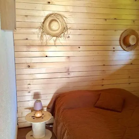 Chalet D'une Avec Jardin Amenage A A 1 Km Des Pistes בקתה